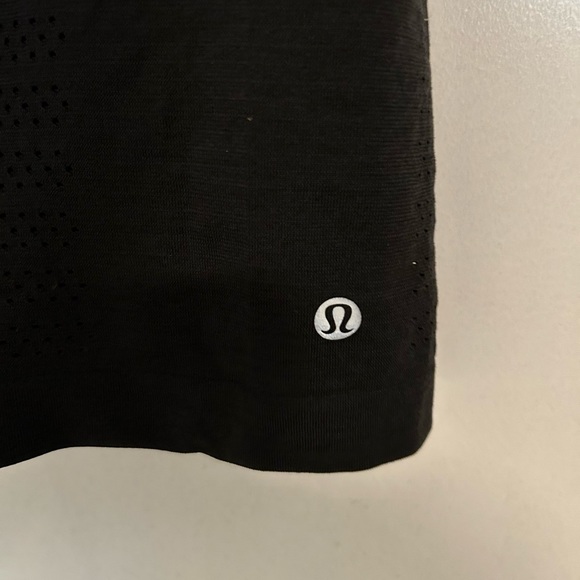 Lululemon Mesh Tee - Picture 2 of 3